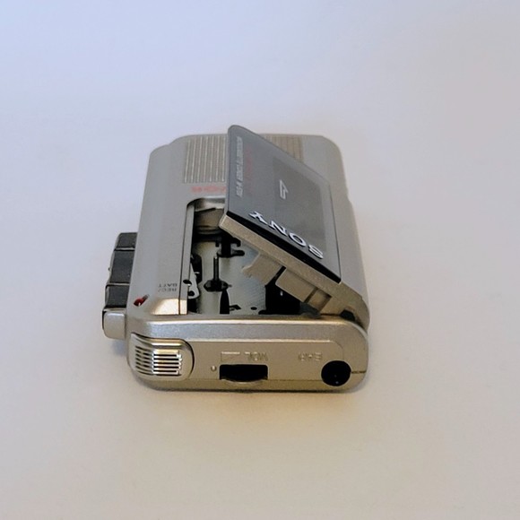 Sony M-570V Tape Voice Recorder Clear Voice V-O-R Microcassette. Tested. - Picture 15 of 16